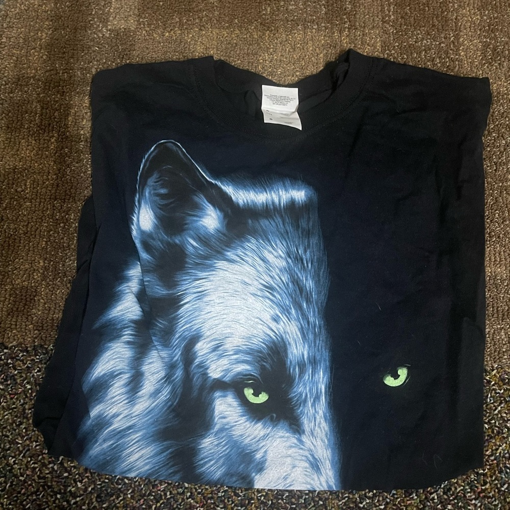 Wolf graphic T-shirts - Picture 4 of 5
